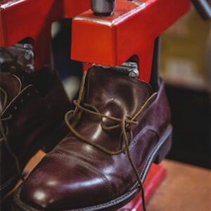 Shoe stretching